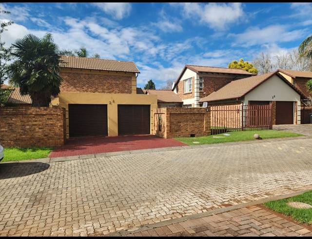 3 BEDROOM TOWNHOUSE FOR SALE IN GLEN MARAIS